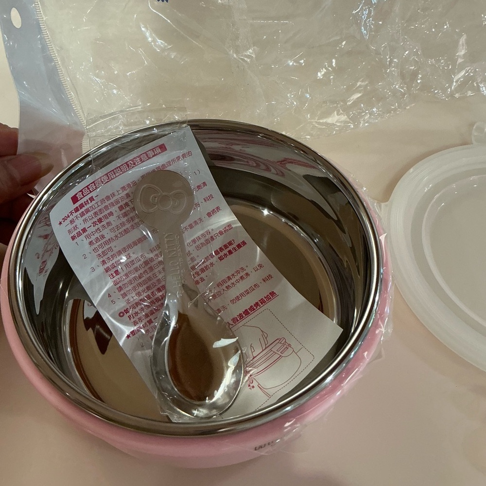 Sanrio Hello Kitty Stainless Steel Pink Bowl with Lid and Mini Spoons - Picture 6 of 11